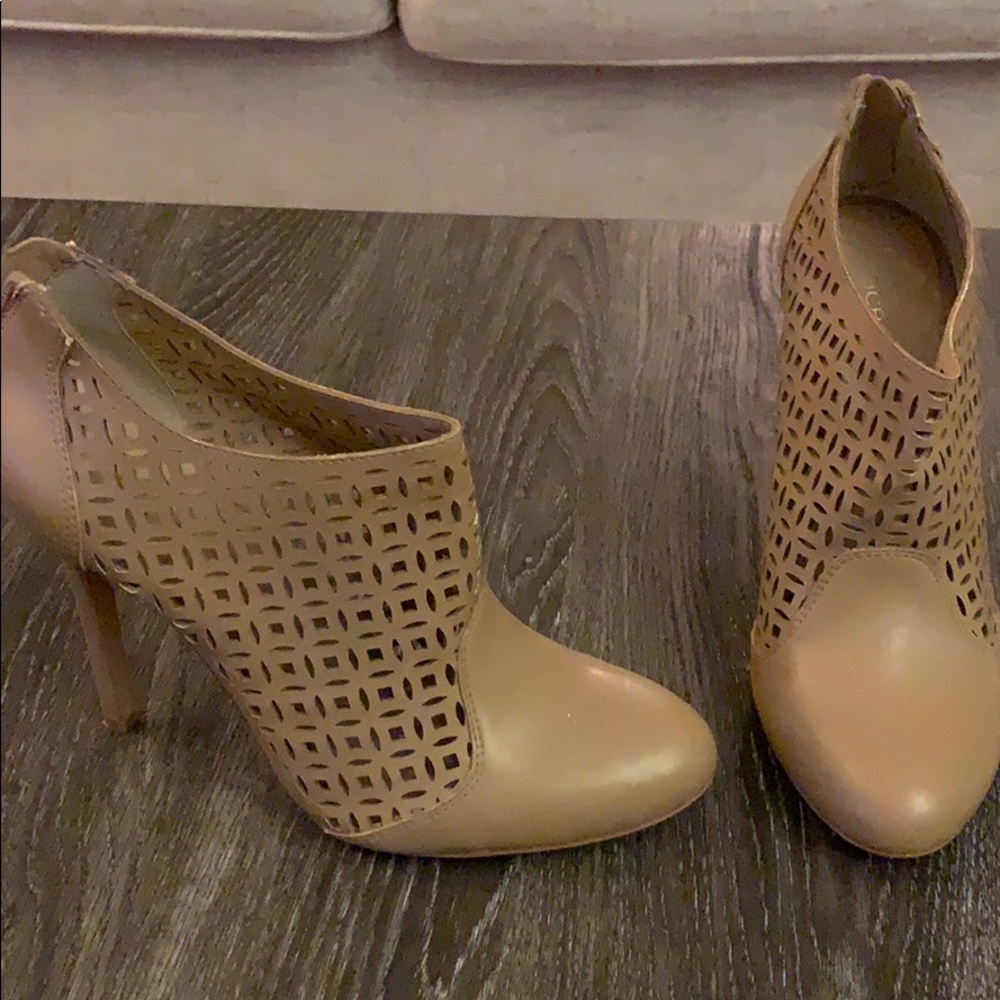 BCBG beige boots
